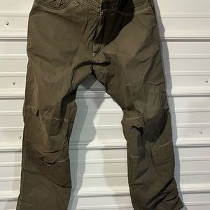 Brand new KUHL men’s Revolvr pants.Size 33x32.